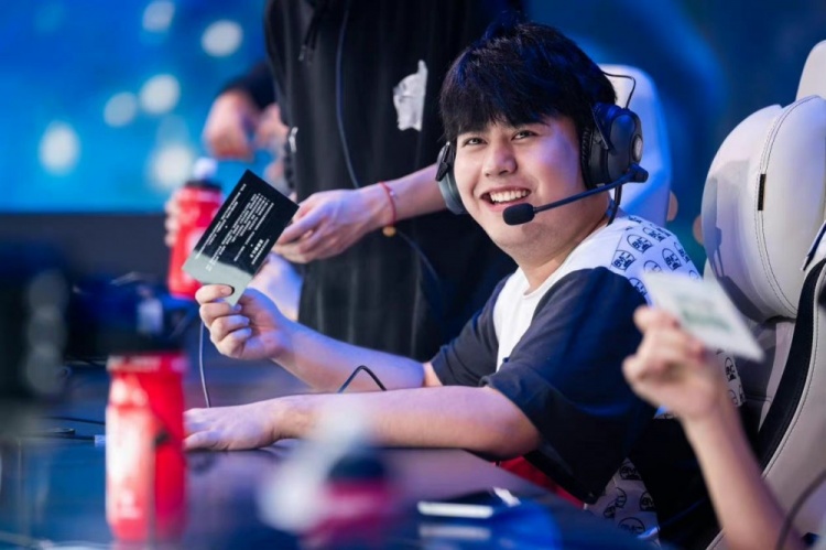 何是全世界 何是全世界