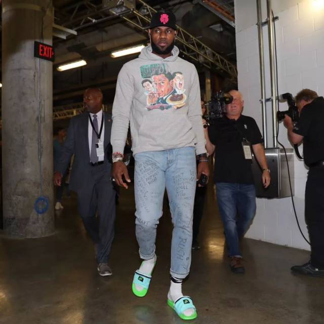 却是牛棚先 却是牛棚先