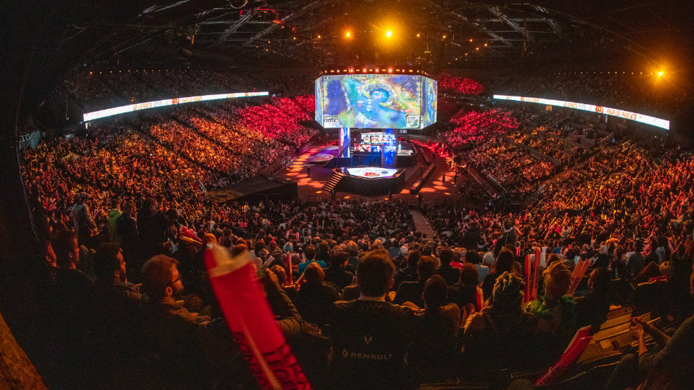 在约百万美 在约百万美